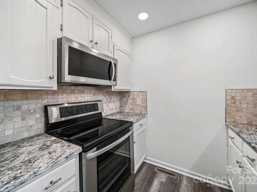 855 Nottingham Drive, Gastonia, NC 28054.  MLS# CAR4332279, YatesRealty ID 3799. 