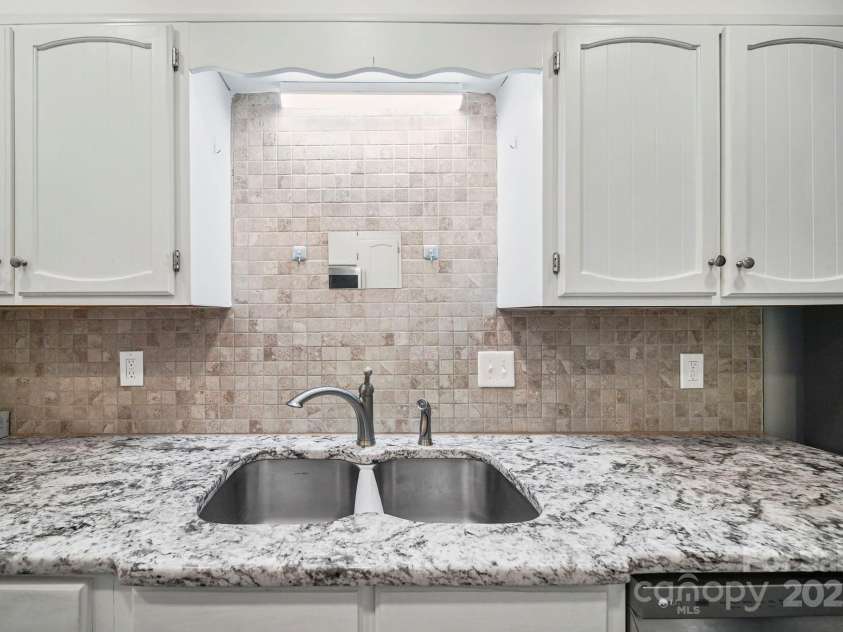 855 Nottingham Drive, Gastonia, NC 28054.  MLS# CAR4332279, YatesRealty ID 3799. 