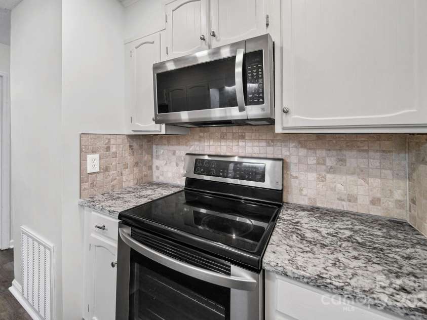855 Nottingham Drive, Gastonia, NC 28054.  MLS# CAR4332279, YatesRealty ID 3799. 