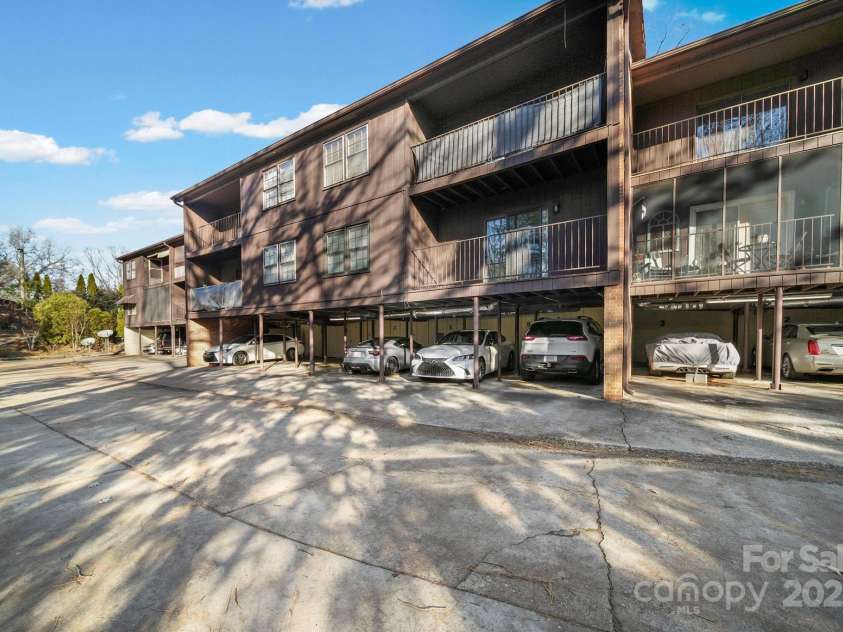 855 Nottingham Drive, Gastonia, NC 28054.  MLS# CAR4332279, YatesRealty ID 3799. 