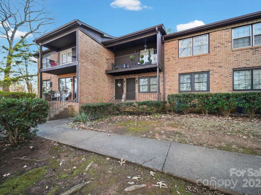 855 Nottingham Drive, Gastonia, NC 28054.  MLS# CAR4332279, YatesRealty ID 3799. 