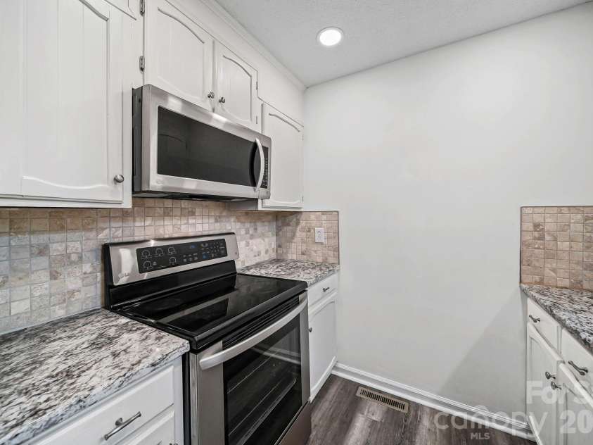 855 Nottingham Drive, Gastonia, NC 28054.  MLS# CAR4332279, YatesRealty ID 3799. 