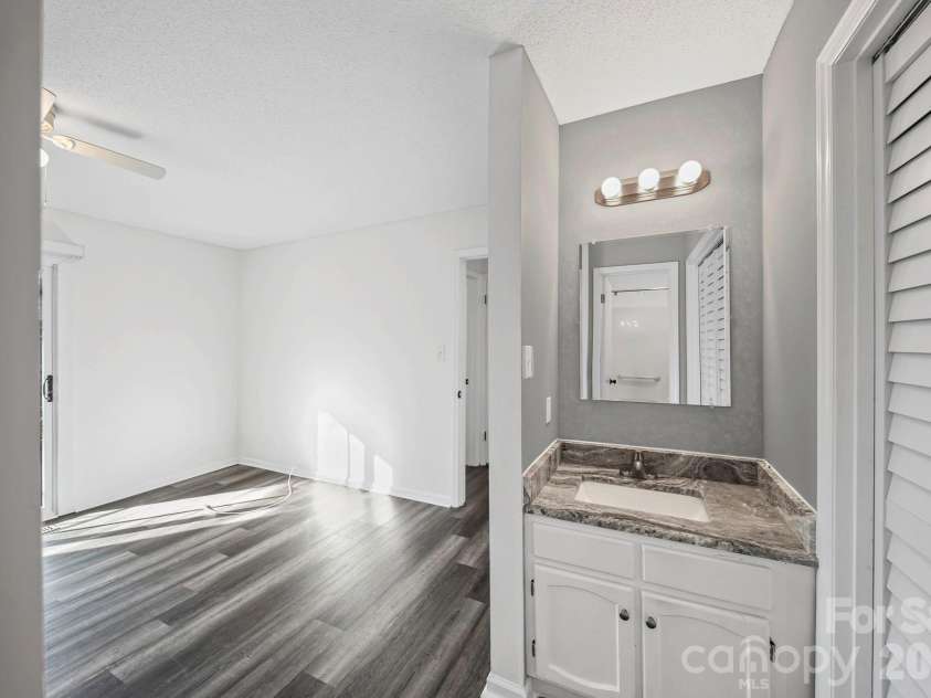 855 Nottingham Drive, Gastonia, NC 28054.  MLS# CAR4332279, YatesRealty ID 3799. Primary Bath