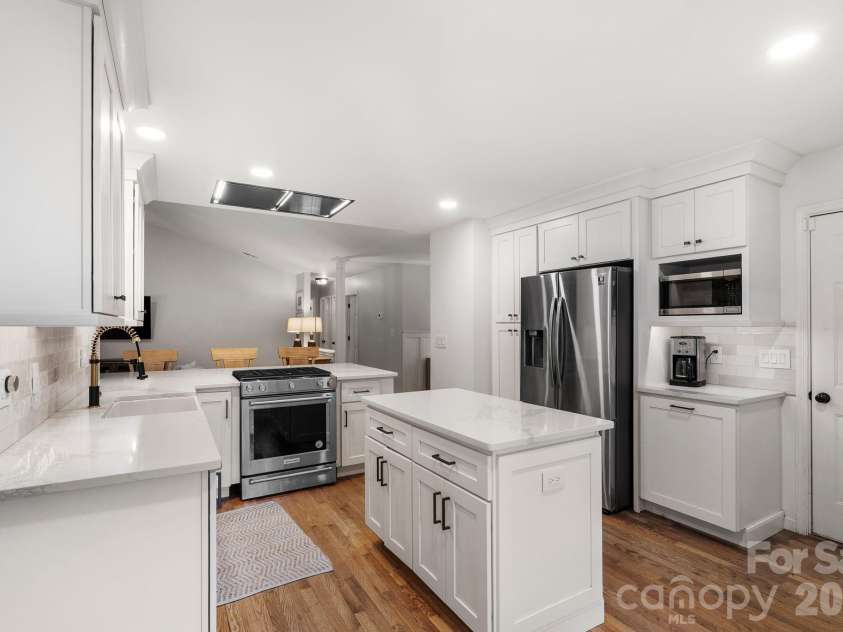 239 Windsor Forest Circle, Fletcher, NC 28732.  MLS# CAR4402613, YatesRealty ID 37991. 