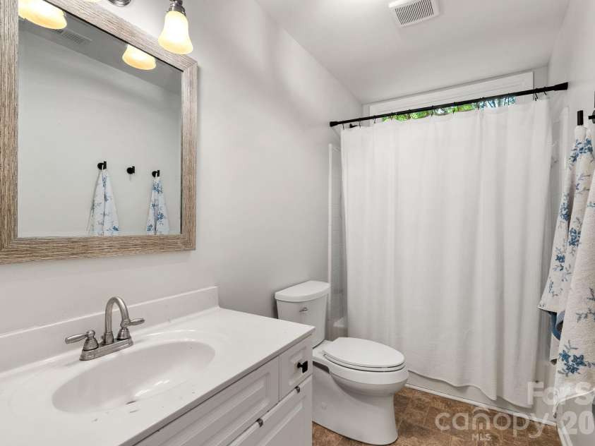 239 Windsor Forest Circle, Fletcher, NC 28732.  MLS# CAR4402613, YatesRealty ID 37991. 