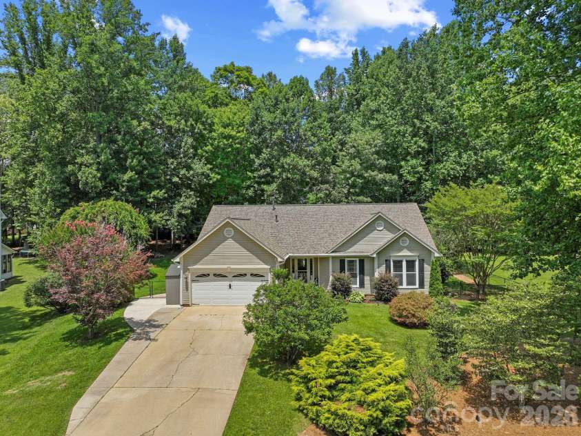 239 Windsor Forest Circle, Fletcher, NC 28732.  MLS# CAR4402613, YatesRealty ID 37991. 