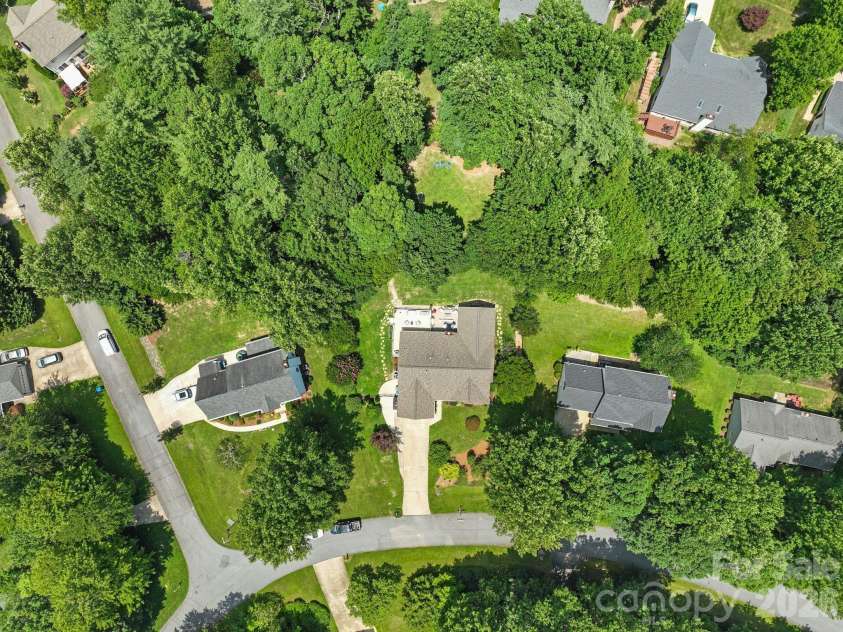 239 Windsor Forest Circle, Fletcher, NC 28732.  MLS# CAR4402613, YatesRealty ID 37991. 