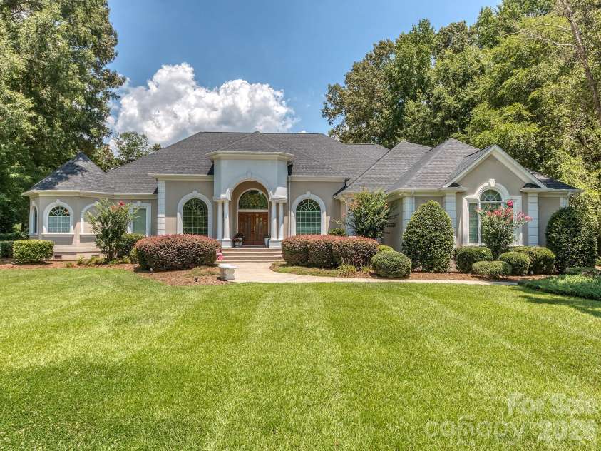 1733 White Pond Lane, Waxhaw, NC 28173.  MLS# CAR4398869, YatesRealty ID 37993. 
