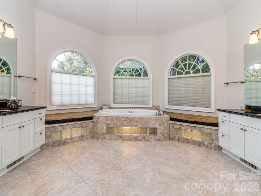 1733 White Pond Lane, Waxhaw, NC 28173.  MLS# CAR4398869, YatesRealty ID 37993. Primary Bath