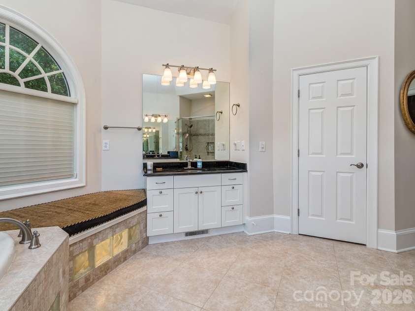 1733 White Pond Lane, Waxhaw, NC 28173.  MLS# CAR4398869, YatesRealty ID 37993. Primary Bath