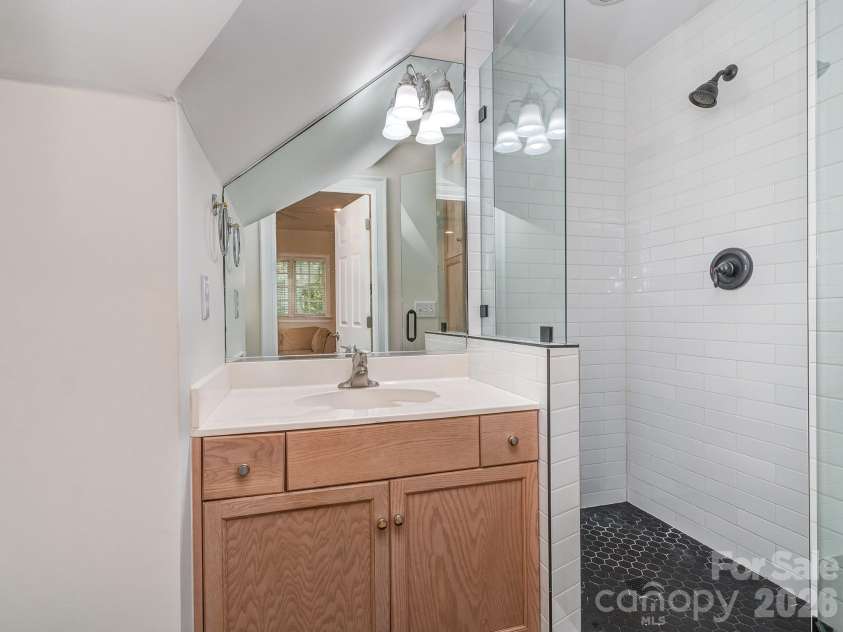 1733 White Pond Lane, Waxhaw, NC 28173.  MLS# CAR4398869, YatesRealty ID 37993. Second floor bedroom 2 ensuite