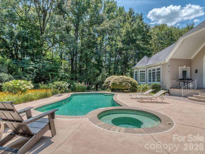 1733 White Pond Lane, Waxhaw, NC 28173.  MLS# CAR4398869, YatesRealty ID 37993. Spa/Pool, Chlorine