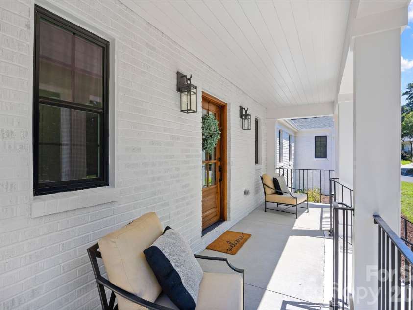 839 Montford Drive, Charlotte, NC 28209.  MLS# CAR4402790, YatesRealty ID 37994. 