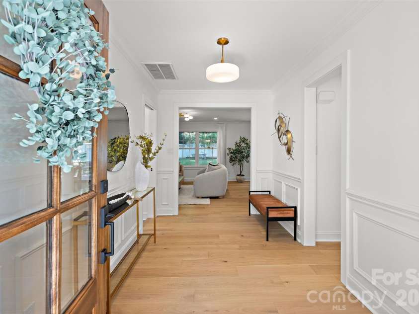 839 Montford Drive, Charlotte, NC 28209.  MLS# CAR4402790, YatesRealty ID 37994. 
