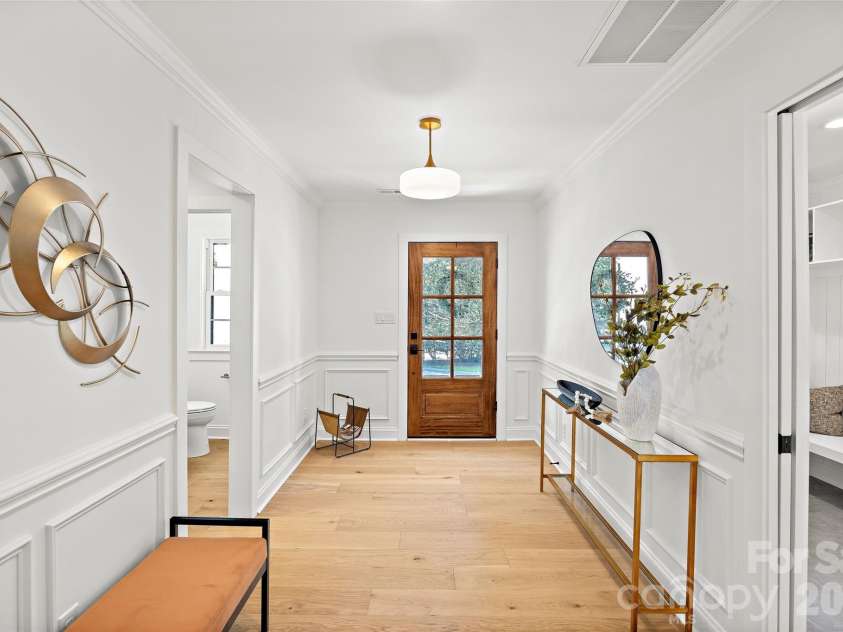 839 Montford Drive, Charlotte, NC 28209.  MLS# CAR4402790, YatesRealty ID 37994. 
