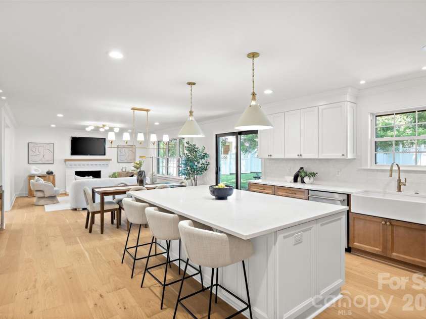 839 Montford Drive, Charlotte, NC 28209.  MLS# CAR4402790, YatesRealty ID 37994. 