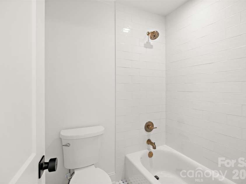 839 Montford Drive, Charlotte, NC 28209.  MLS# CAR4402790, YatesRealty ID 37994. 