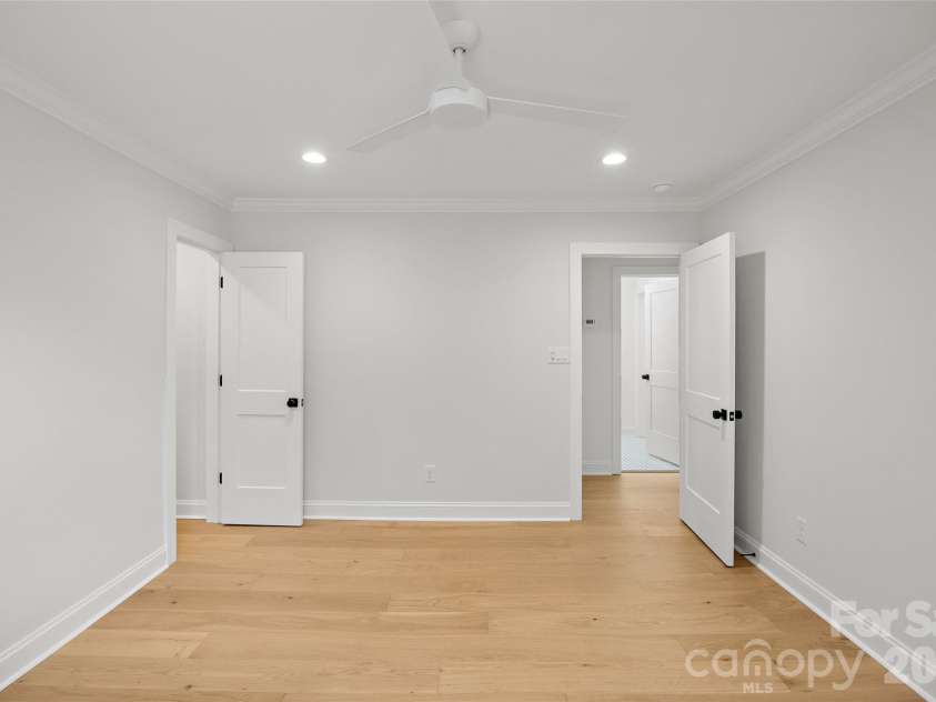 839 Montford Drive, Charlotte, NC 28209.  MLS# CAR4402790, YatesRealty ID 37994. 