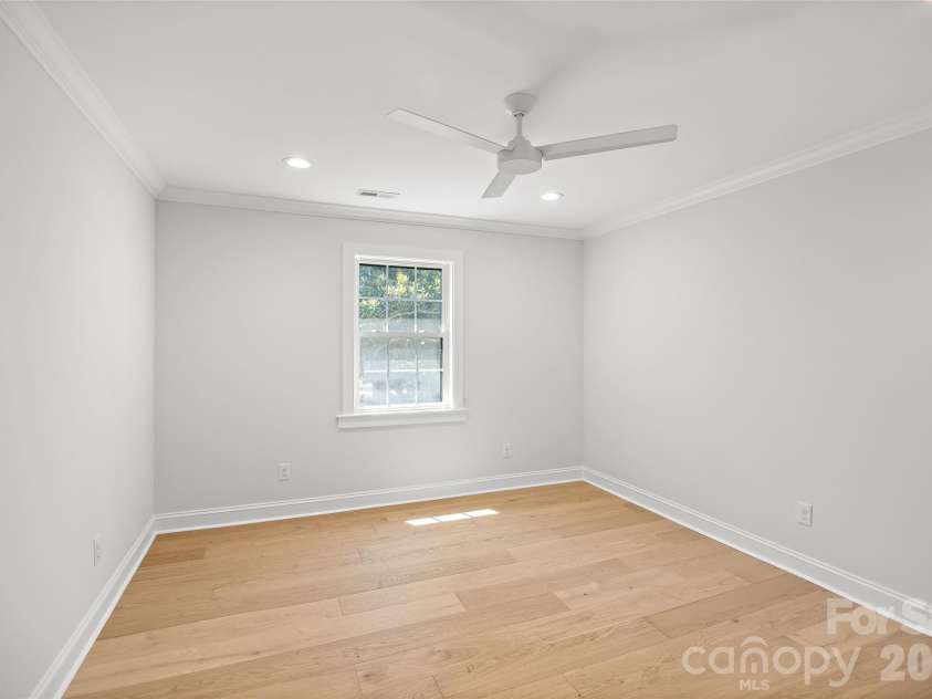 839 Montford Drive, Charlotte, NC 28209.  MLS# CAR4402790, YatesRealty ID 37994. 