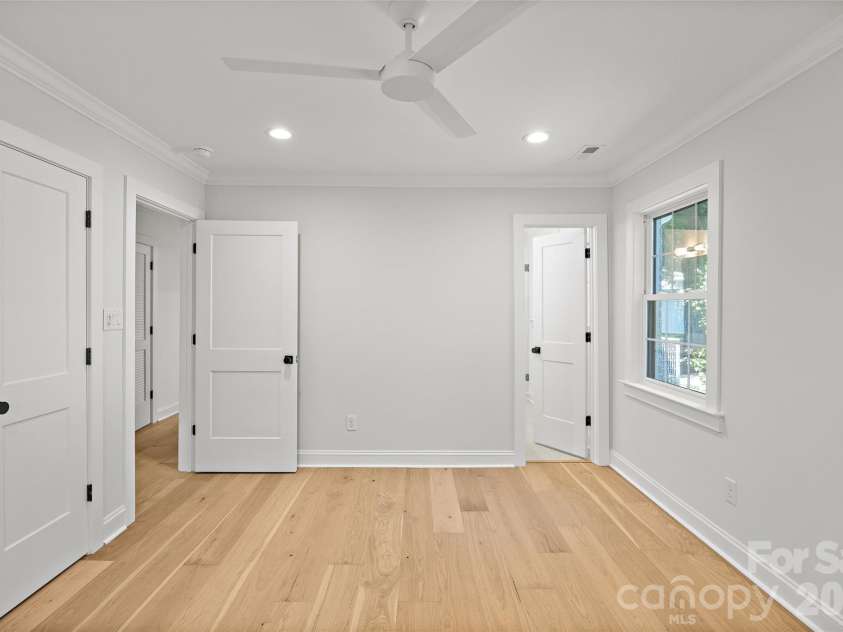 839 Montford Drive, Charlotte, NC 28209.  MLS# CAR4402790, YatesRealty ID 37994. 
