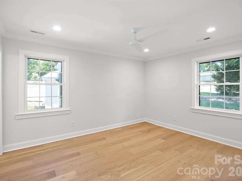 839 Montford Drive, Charlotte, NC 28209.  MLS# CAR4402790, YatesRealty ID 37994. 