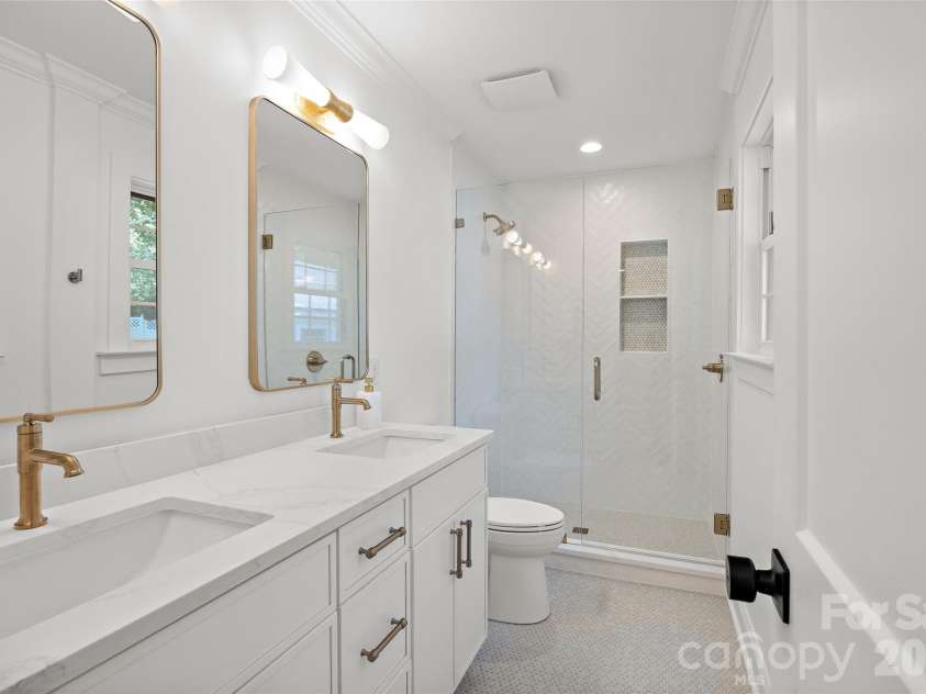 839 Montford Drive, Charlotte, NC 28209.  MLS# CAR4402790, YatesRealty ID 37994. 