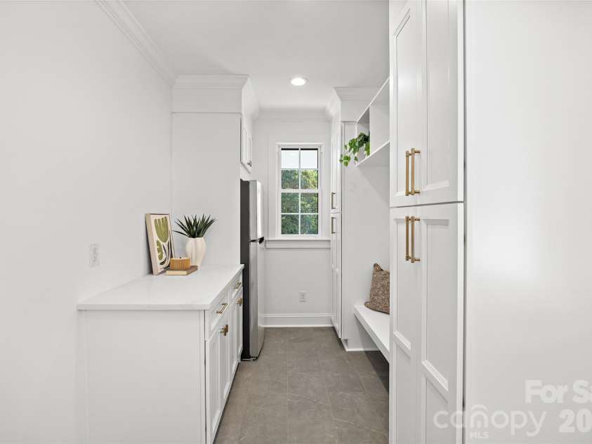 839 Montford Drive, Charlotte, NC 28209.  MLS# CAR4402790, YatesRealty ID 37994. 