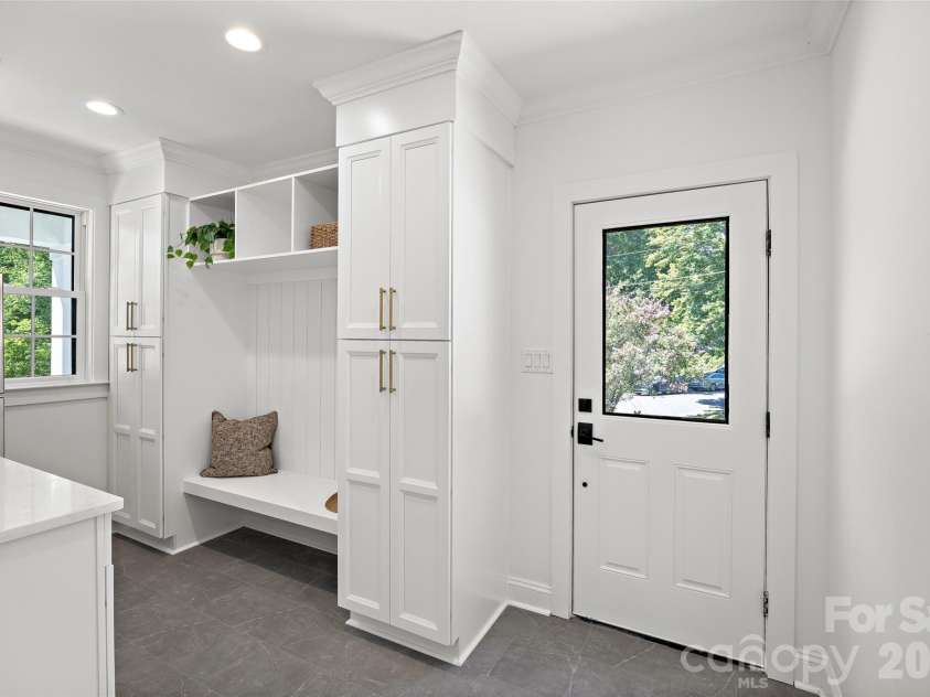 839 Montford Drive, Charlotte, NC 28209.  MLS# CAR4402790, YatesRealty ID 37994. 