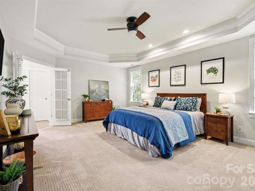 16619 Flintrock Falls Lane, Charlotte, NC 28278.  MLS# CAR4396273, YatesRealty ID 37997. 