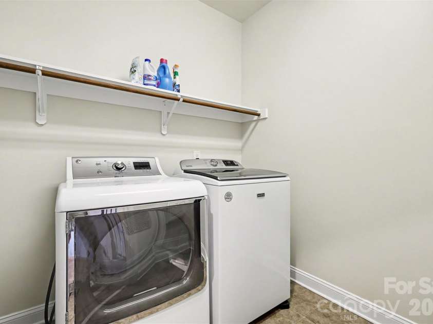 16619 Flintrock Falls Lane, Charlotte, NC 28278.  MLS# CAR4396273, YatesRealty ID 37997. 
