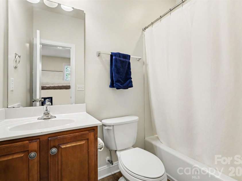 16619 Flintrock Falls Lane, Charlotte, NC 28278.  MLS# CAR4396273, YatesRealty ID 37997. 