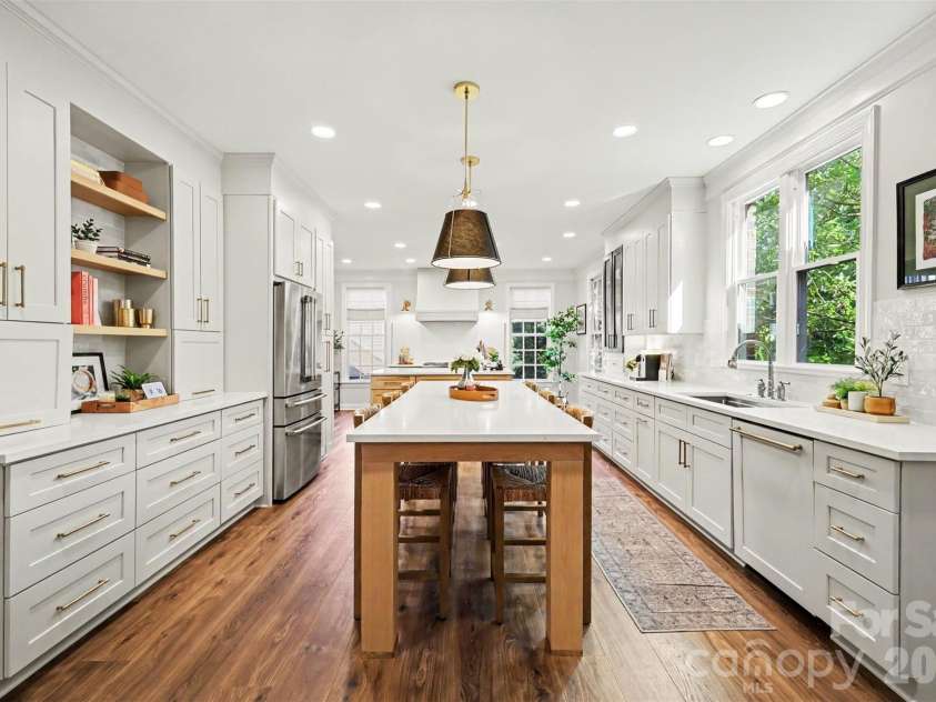 16619 Flintrock Falls Lane, Charlotte, NC 28278.  MLS# CAR4396273, YatesRealty ID 37997. 