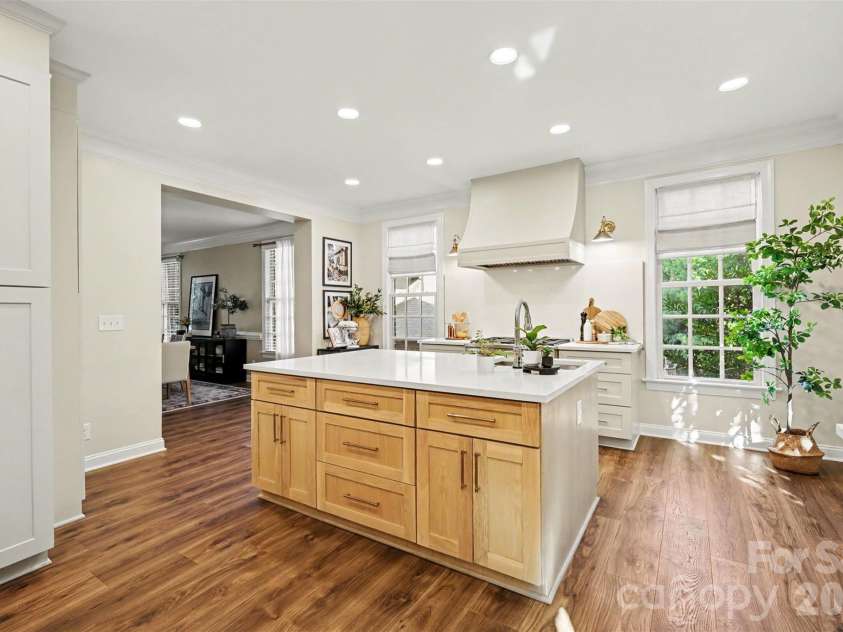 16619 Flintrock Falls Lane, Charlotte, NC 28278.  MLS# CAR4396273, YatesRealty ID 37997. 