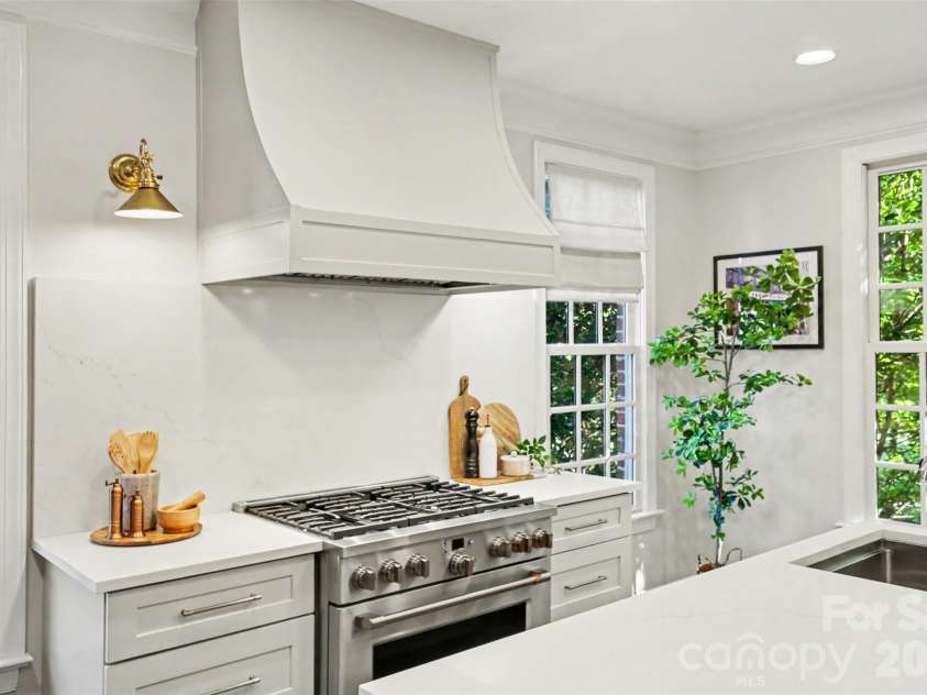 16619 Flintrock Falls Lane, Charlotte, NC 28278.  MLS# CAR4396273, YatesRealty ID 37997. 