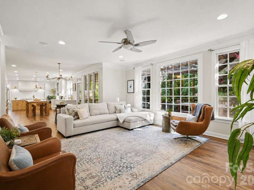 16619 Flintrock Falls Lane, Charlotte, NC 28278.  MLS# CAR4396273, YatesRealty ID 37997. 