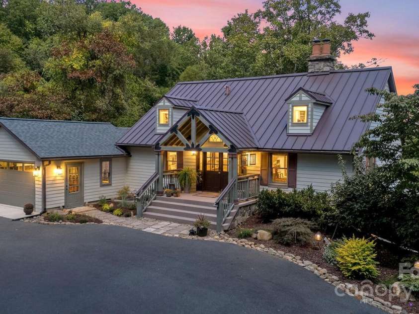 25 View Ridge Parkway, Leicester, NC 28748.  MLS# CAR4288703, YatesRealty ID 38. 