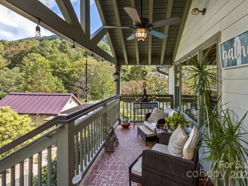 25 View Ridge Parkway, Leicester, NC 28748.  MLS# CAR4288703, YatesRealty ID 38. 