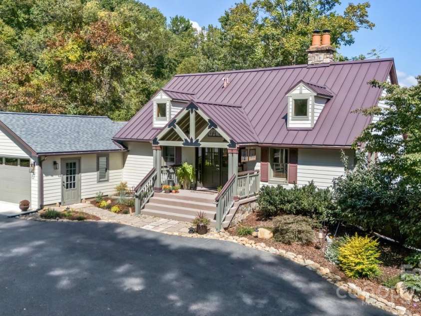 25 View Ridge Parkway, Leicester, NC 28748.  MLS# CAR4288703, YatesRealty ID 38. 