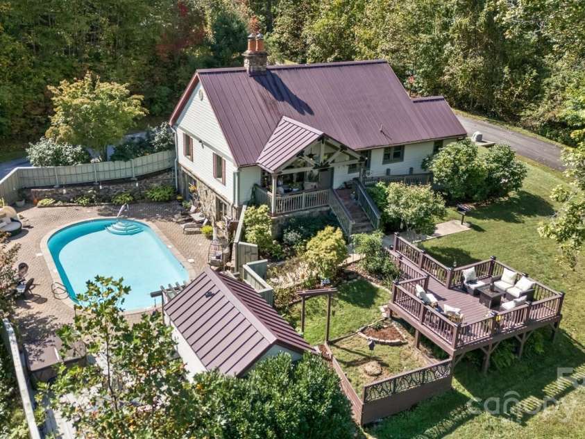 25 View Ridge Parkway, Leicester, NC 28748.  MLS# CAR4288703, YatesRealty ID 38. 