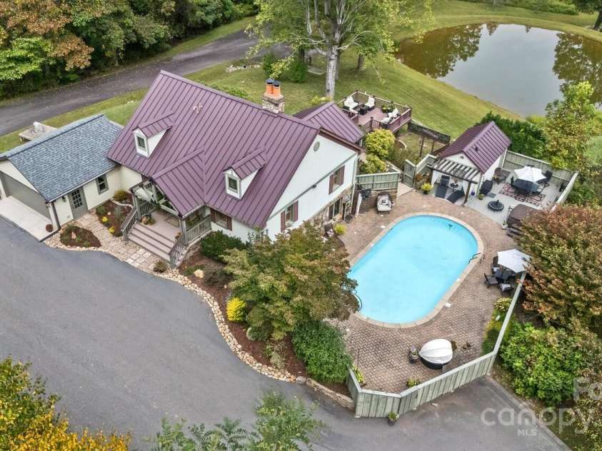 25 View Ridge Parkway, Leicester, NC 28748.  MLS# CAR4288703, YatesRealty ID 38. 