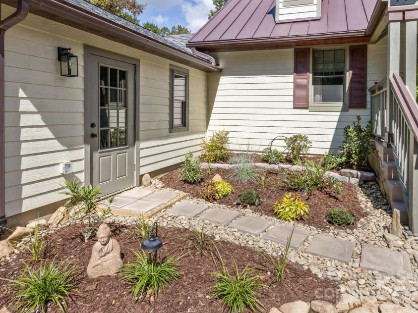 25 View Ridge Parkway, Leicester, NC 28748.  MLS# CAR4288703, YatesRealty ID 38. 