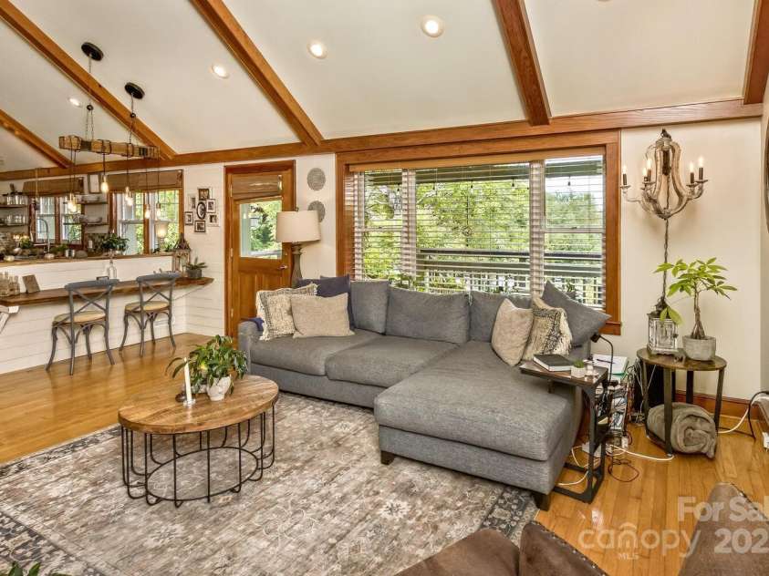 25 View Ridge Parkway, Leicester, NC 28748.  MLS# CAR4288703, YatesRealty ID 38. 