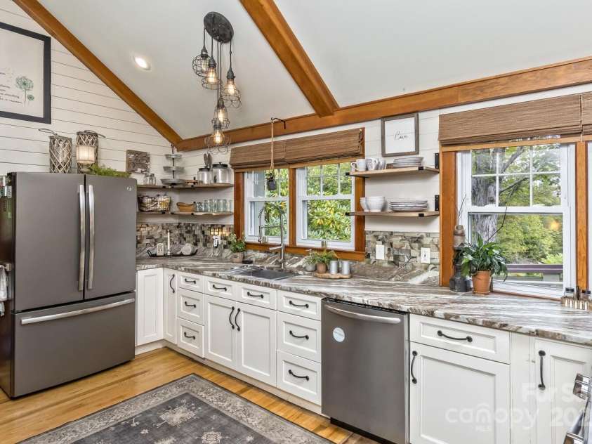 25 View Ridge Parkway, Leicester, NC 28748.  MLS# CAR4288703, YatesRealty ID 38. 