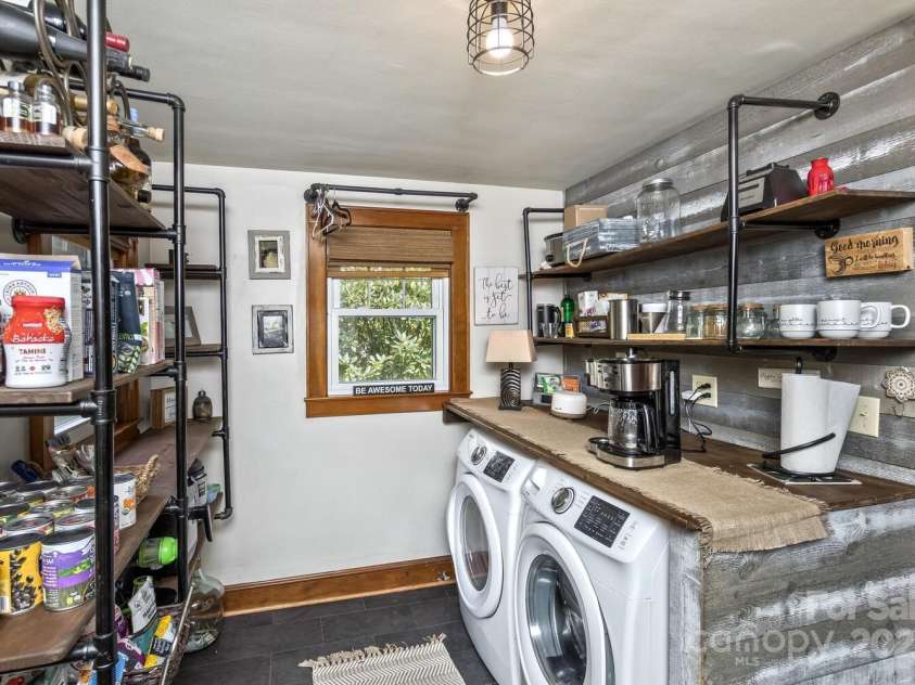 25 View Ridge Parkway, Leicester, NC 28748.  MLS# CAR4288703, YatesRealty ID 38. 