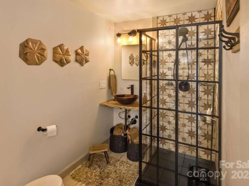 25 View Ridge Parkway, Leicester, NC 28748.  MLS# CAR4288703, YatesRealty ID 38. 