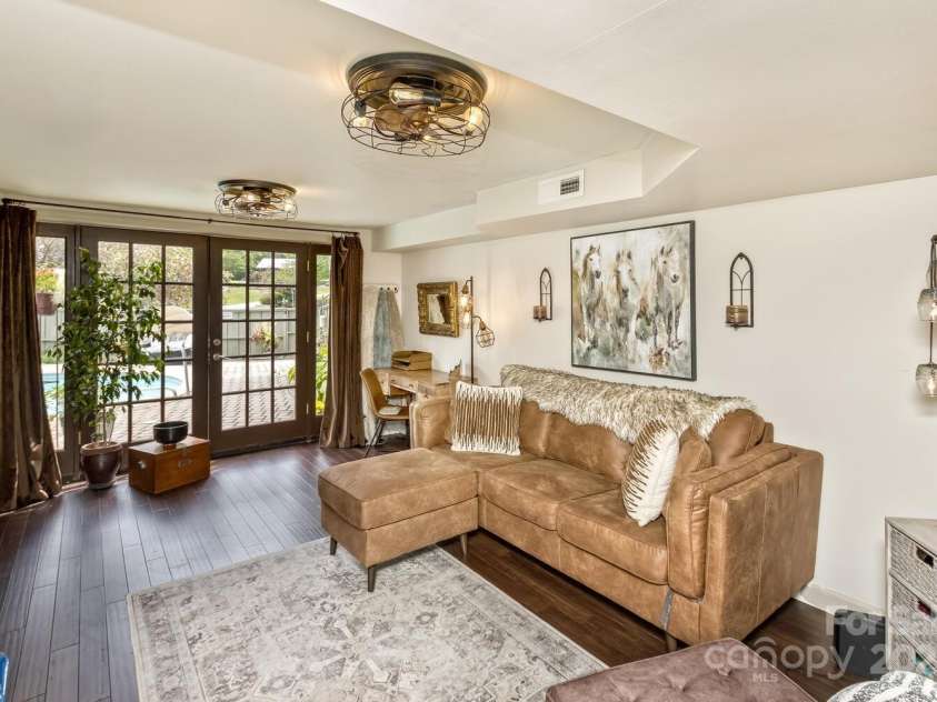 25 View Ridge Parkway, Leicester, NC 28748.  MLS# CAR4288703, YatesRealty ID 38. 