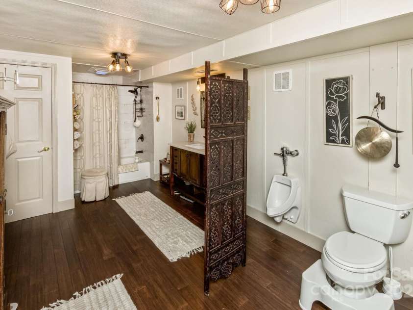 25 View Ridge Parkway, Leicester, NC 28748.  MLS# CAR4288703, YatesRealty ID 38. 