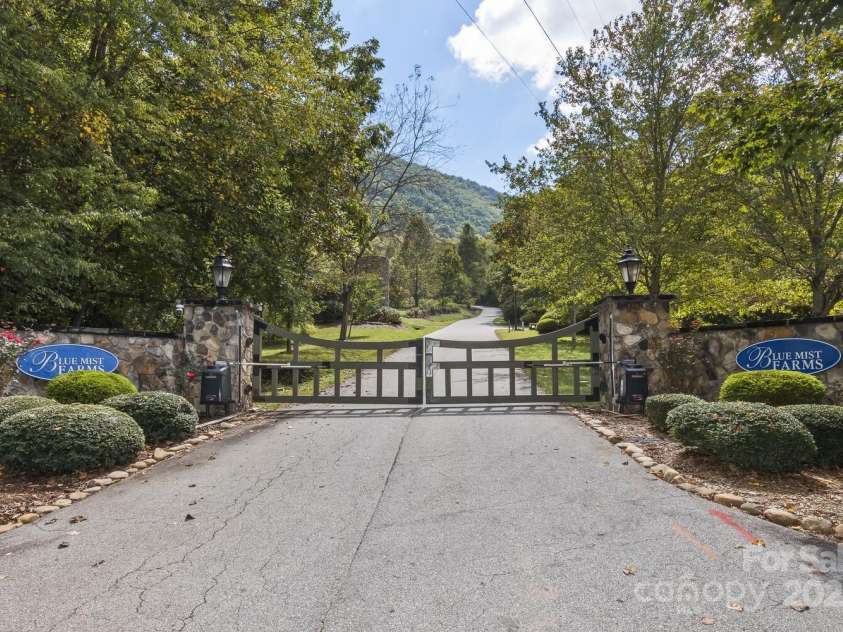 25 View Ridge Parkway, Leicester, NC 28748.  MLS# CAR4288703, YatesRealty ID 38. 