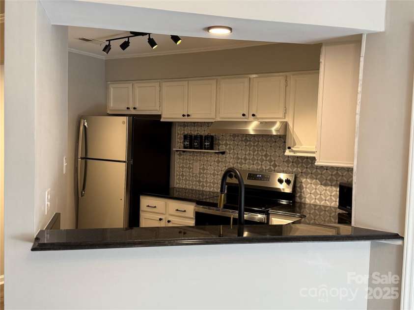 2520 Stradbrook Drive, Charlotte, NC 28210.  MLS# CAR4323264, YatesRealty ID 380. 