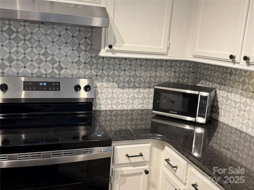 2520 Stradbrook Drive, Charlotte, NC 28210.  MLS# CAR4323264, YatesRealty ID 380. 